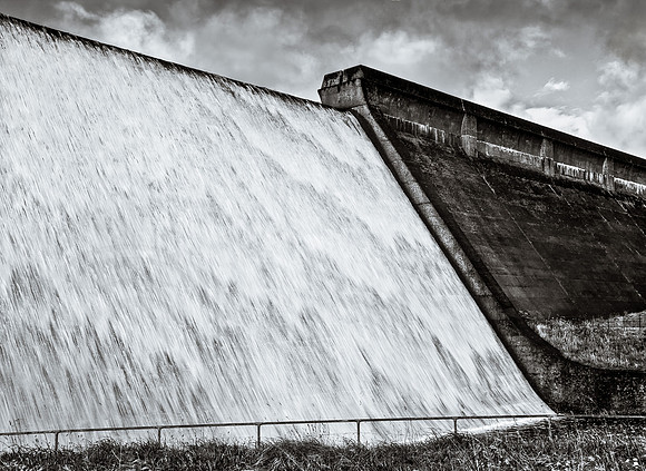 "reservoir spillway and dam wall", "water infrastructure"